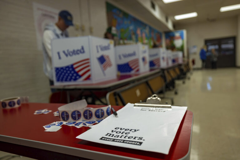 Residents Vote In South Caroliona'Republican Primary