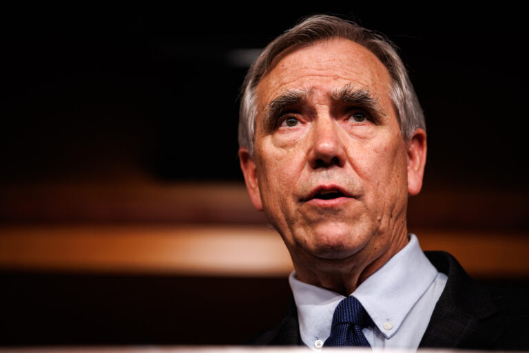 DC: Senate Republicans Postpone Vote on Funding Bill