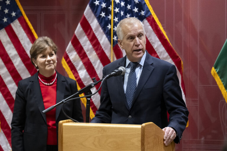 Jeanne Shaheen Thom Tillis