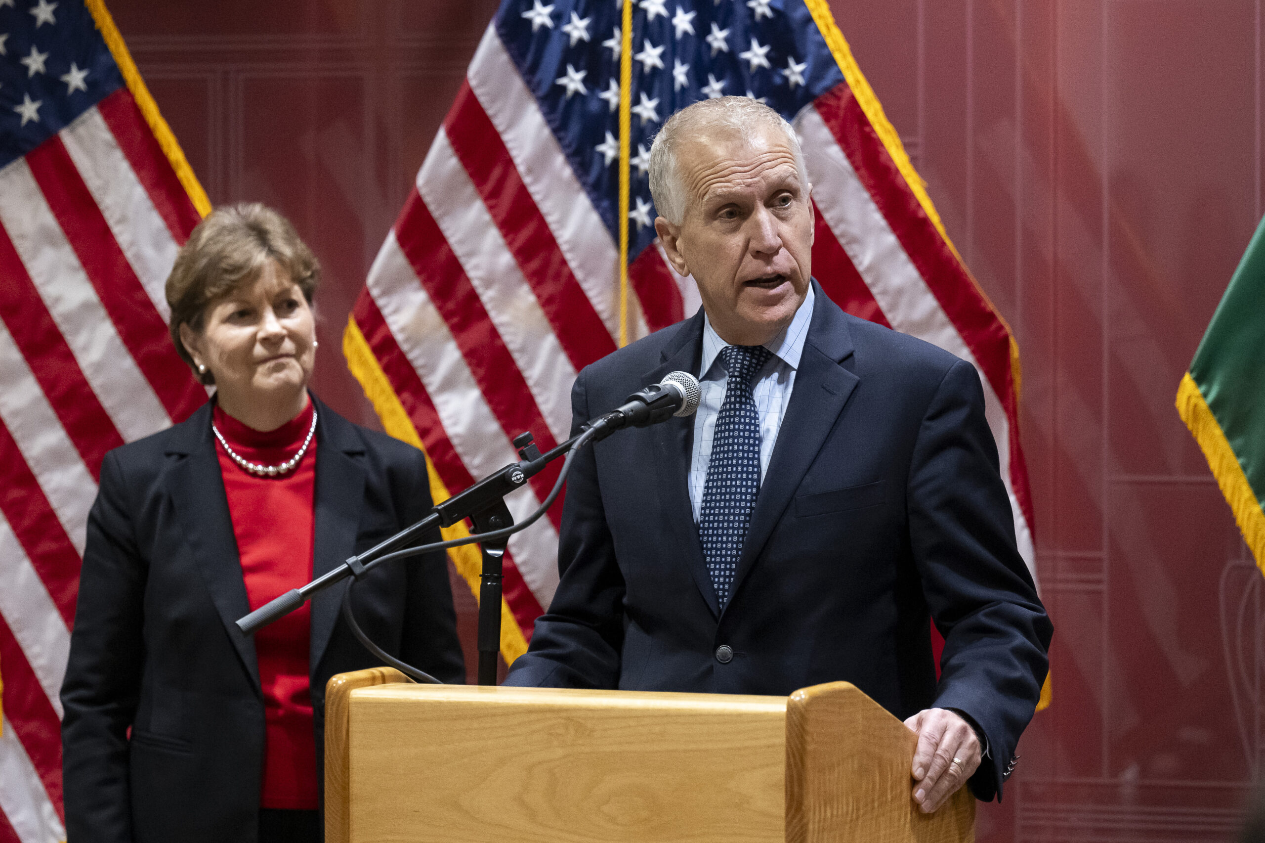 Jeanne Shaheen Thom Tillis
