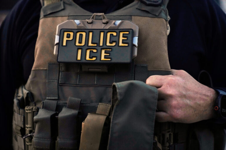 ICE agent AP - 26133517070433